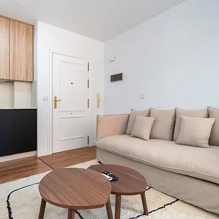 Апартаменты Cozy In With Views