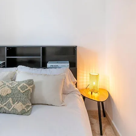 Апартаменты Cozy In With Views